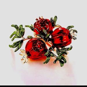 ♥️NWT Enamel brooch and/pendant 4.1 x 4.8 cm